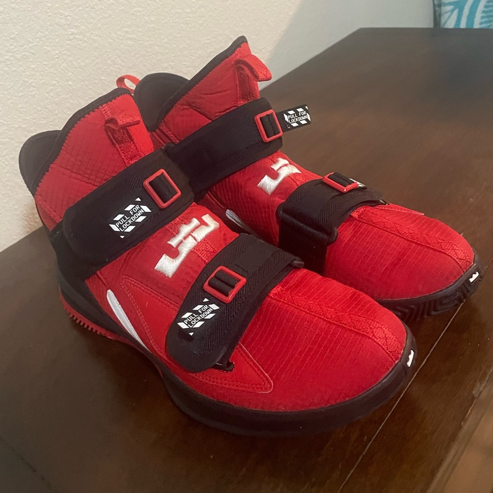 Nike Lebron Soldier 13 SFG University Red/Black/White Size 11.5